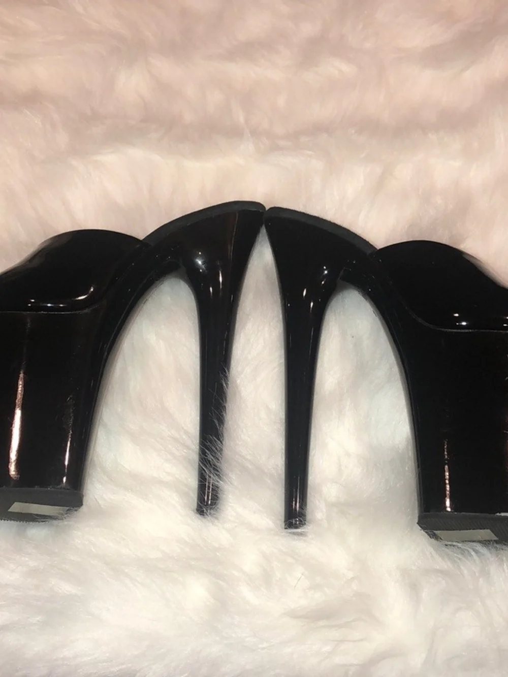Pleaser delivers wedges